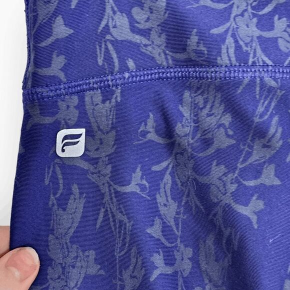Fabletics Define Powerhold Mid Rise Capri in Ink/Petal Print size Large - Picture 6 of 6